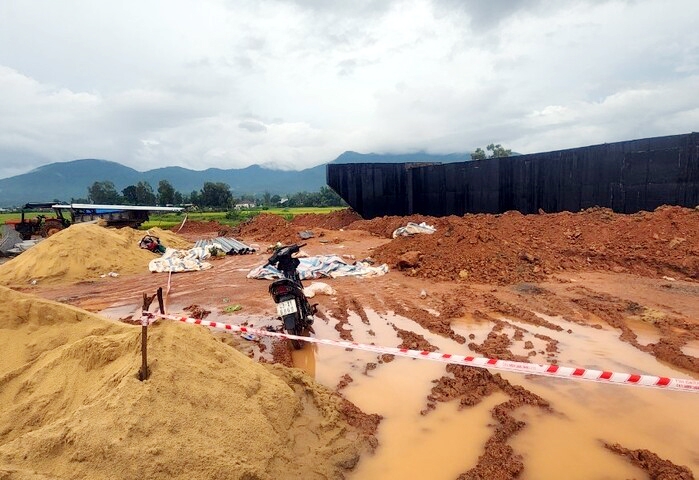Bình Định: Sạt lở đất khiến 2 công nhân tử vong khi di dời hệ thống điện phục vụ dự án cao tốc Bắc – Nam
