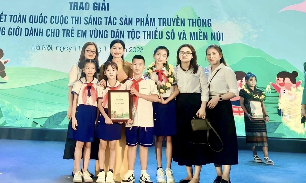 Trường Tiểu học thị trấn Tây Sơn giành giải Nhất cuộc thi sáng tác sản phẩm truyền thông về bình đẳng giới