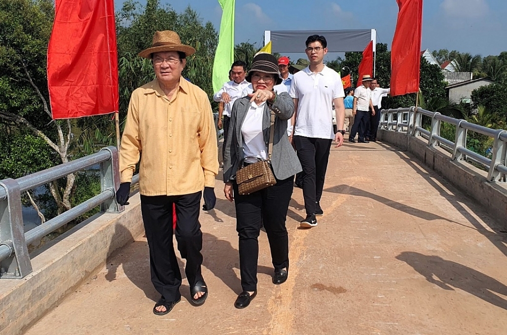 Nguyên Chủ tịch nước Trương Tấn Sang dự lễ khánh thành 5 công trình giao thông nông thôn tại Long An