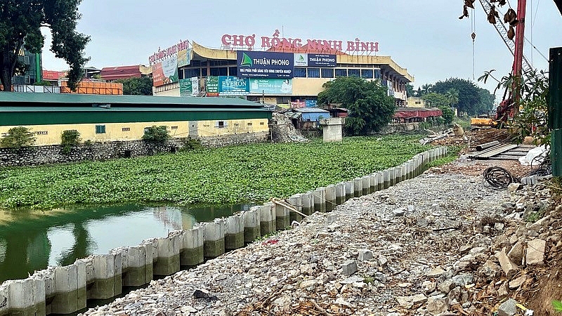 Đoạn tuyến thi công qua chợ Rồng Ninh Bình chưa có phương án di chuyển các khu chợ nằm trong phạm vi thực hiện dự án.