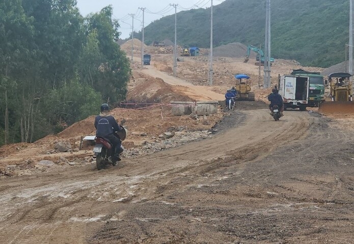 Bình Định: Người dân Nhơn Hải kêu trời vì đường sình lầy do thi công