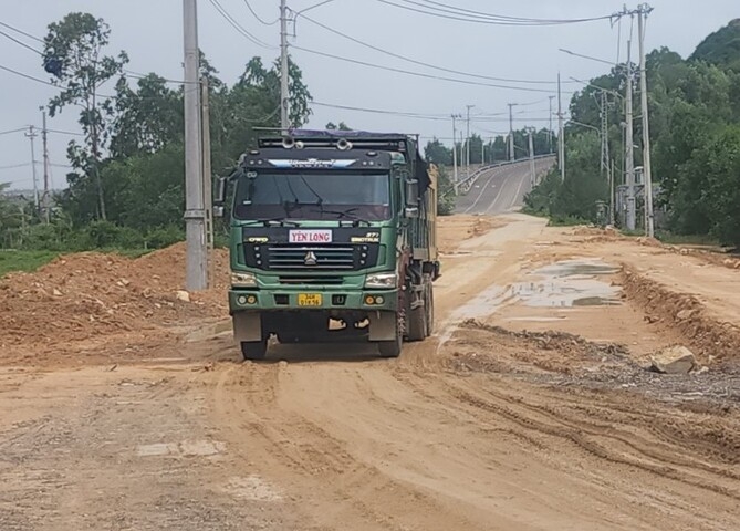 Bình Định: Người dân Nhơn Hải kêu trời vì đường sình lầy do thi công