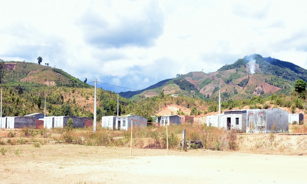 Kon Tum: Làng tái định cư gần 17 tỷ đồng hơn 10 năm chỉ 1 hộ dân sinh sống