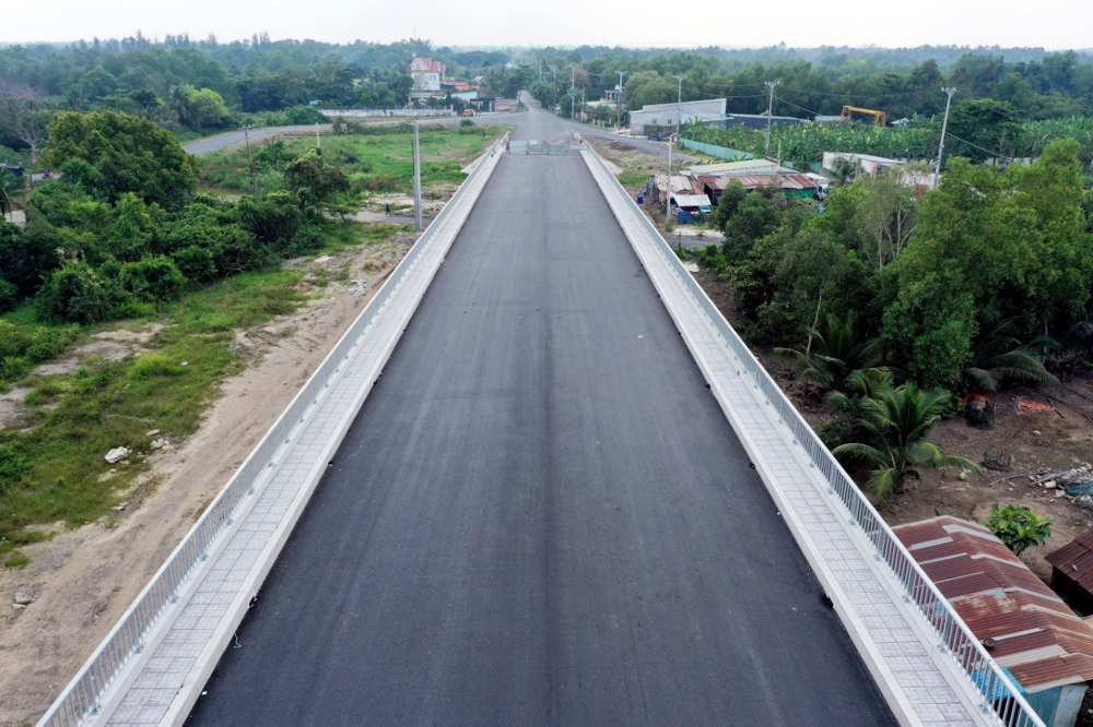 Thành phố Hồ Chí Minh: Cầu Long Đại đang hoàn thành những hạng mục cuối để thông xe dịp cuối năm