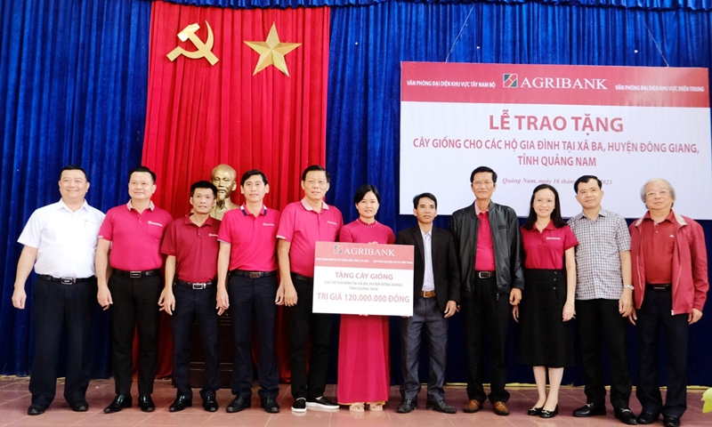 Đoàn Thanh niên Agribank khu vực Tây Nam bộ: Hỗ trợ cây giống cho bà con nghèo ở Quảng Nam