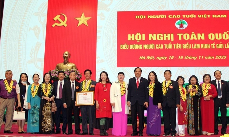 Bông hồng vàng Nguyễn Nam Phương “người cao tuổi tiêu biểu làm kinh tế giỏi”