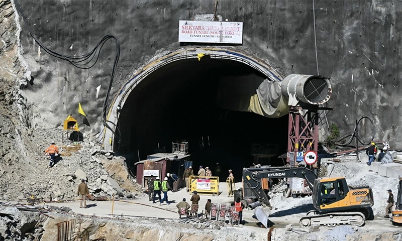 Ấn Độ nỗ lực giải cứu 41 công nhân mắc kẹt sau vụ sập đường hầm