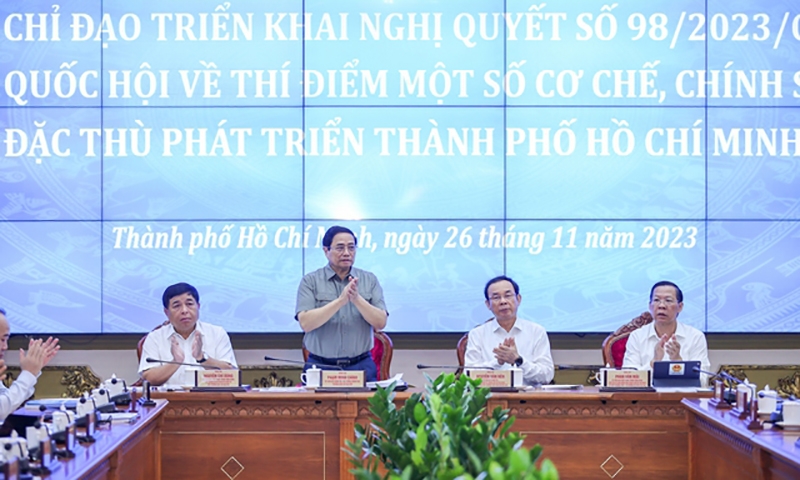 Thủ tướng chủ trì Hội nghị Ban Chỉ đạo triển khai Nghị quyết 98 về thí điểm cơ chế, chính sách đặc thù phát triển Thành phố Hồ Chí Minh