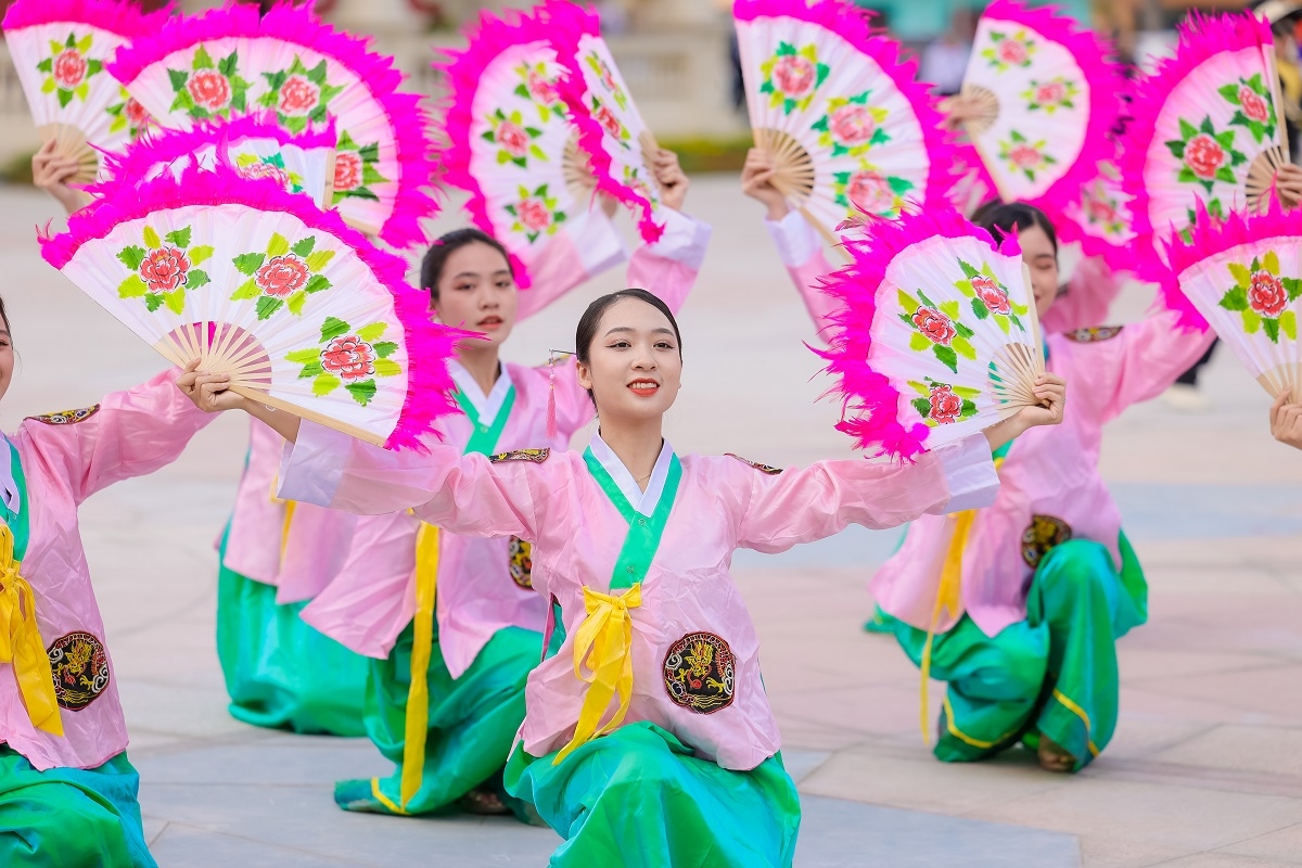 Hàng nghìn người đắm chìm trong văn hóa Hàn Quốc tại lễ hội “K-Day in K-Town”