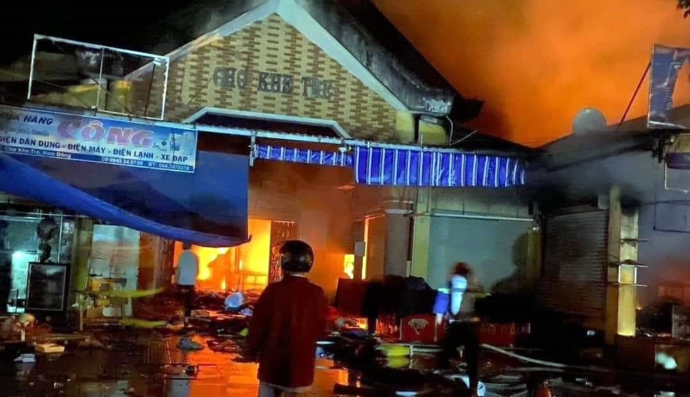 Thừa Thiên - Huế: Lửa thiêu rụi chợ Khe Tre lớn nhất huyện Nam Đông