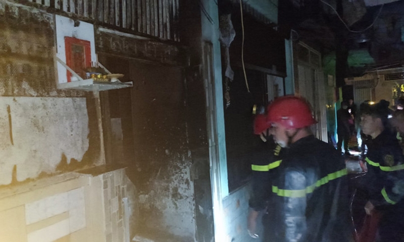Cháy nhà trong hẻm ở TP.HCM, một bé gái 8 tuổi tử vong