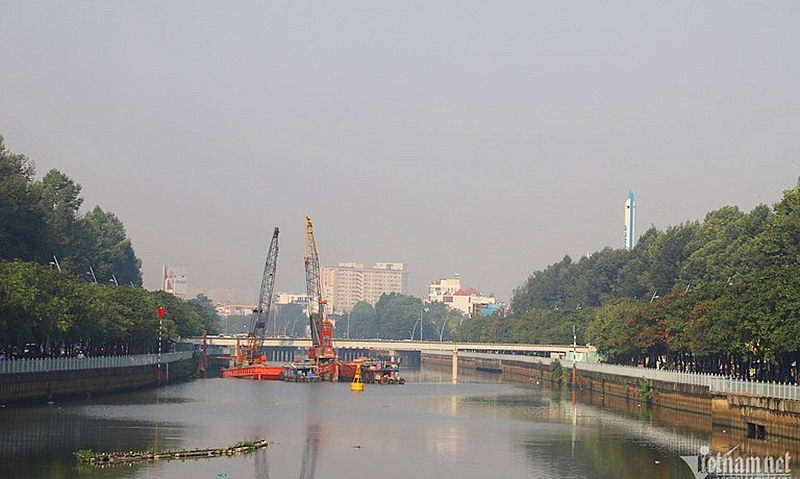 Kênh nội đô đẹp nhất TP.HCM có cầu đi bộ nối hai quận trung tâm