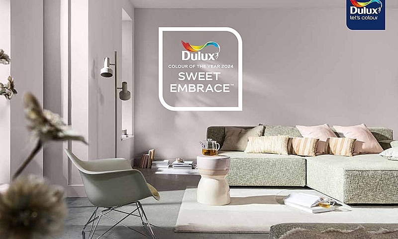 Dulux kết hợp với ELLE Fashion Show giới thiệu Màu của năm 2024 Sweet Embrace™ - Hồng tro