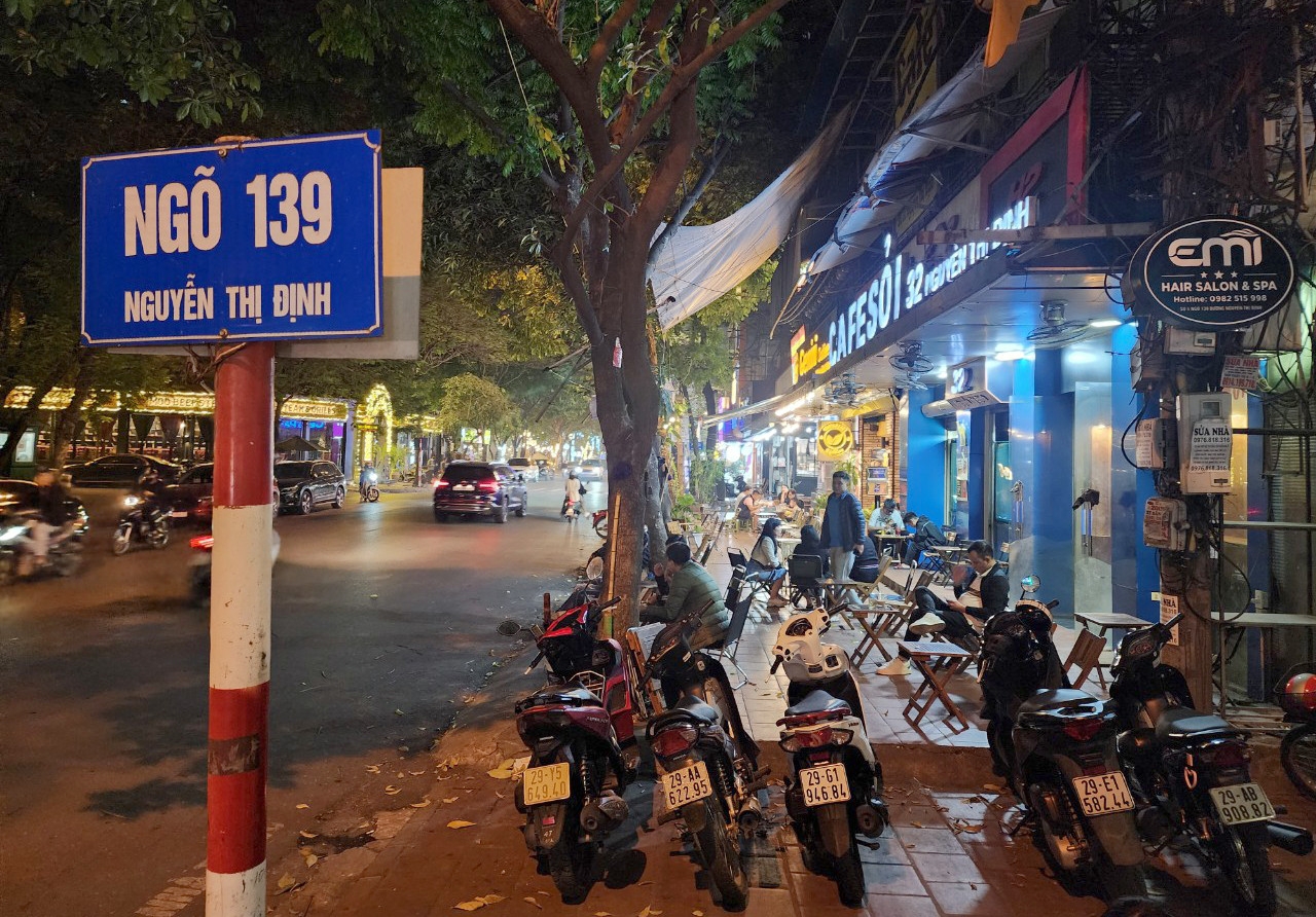 Nhìn lại gần 1 năm 'cuộc chiến' giành vỉa hè cho người đi bộ ở Hà Nội