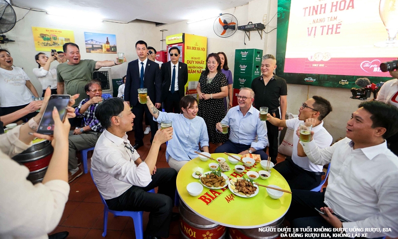 Phía sau cốc Bia hơi Hà Nội mà Thủ tướng Úc đã thưởng thức