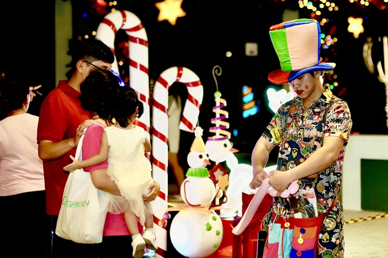 Mùa lễ hội Noel hoành tráng trên đại lộ thương mại tại Long An