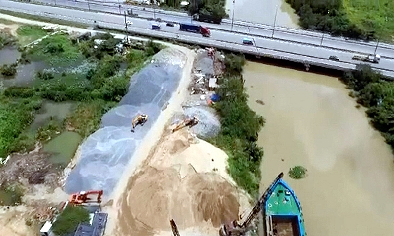 Yêu cầu tháo dỡ công trình không phép tại Bến thủy nội địa Văn Lang