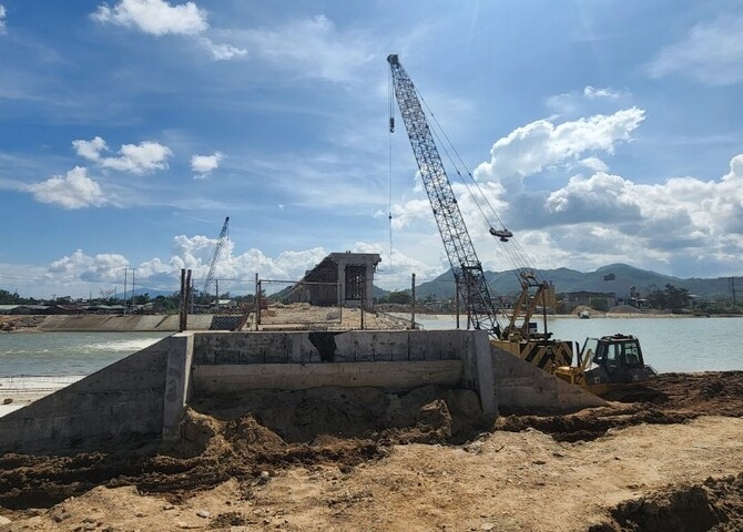 Bình Định: Sửa chữa, kiên cố tuyến đê hạ lưu đập dâng Thạnh Hòa 1