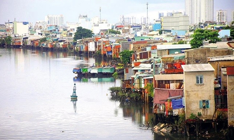Thành phố Hồ Chí Minh: Bao giờ bồi thường, di dời xong nhà ven kênh rạch?