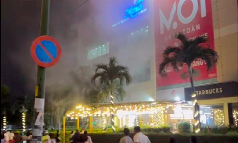 Thành phố Hồ Chí Minh: Cháy tại siêu thị Lotte Mart, hàng trăm người dân hoảng loạn tháo chạy