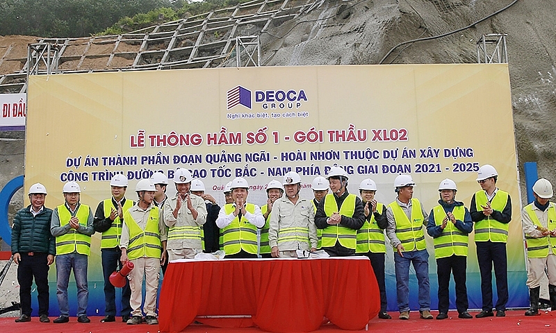 Cao tốc Quảng Ngãi - Hoài Nhơn: Thông hai hầm qua núi vượt tiến độ nhiều tháng