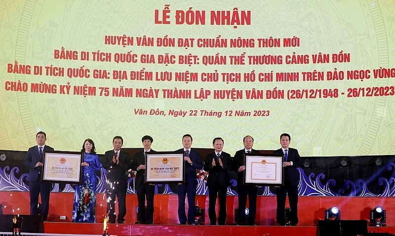 Quảng Ninh: Vân Đồn đón nhận huyện đạt chuẩn nông thôn mới