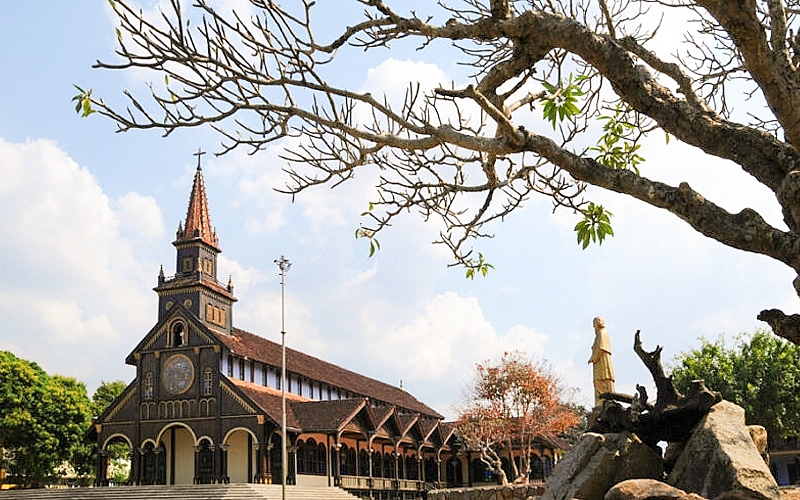 Nhà thờ gỗ Kon Tum - Kiến trúc độc đáo tại Tây Nguyên