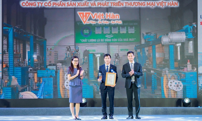 Việt Hàn vinh dự nhận giải thưởng Sản phẩm công nghiệp chủ lực năm 2023