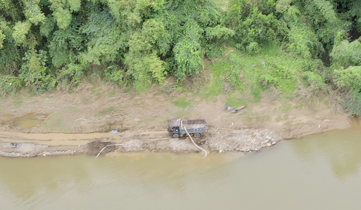 Diên Khánh (Khánh Hòa): Tái diễn nạn “cát tặc” trên dòng sông Cái