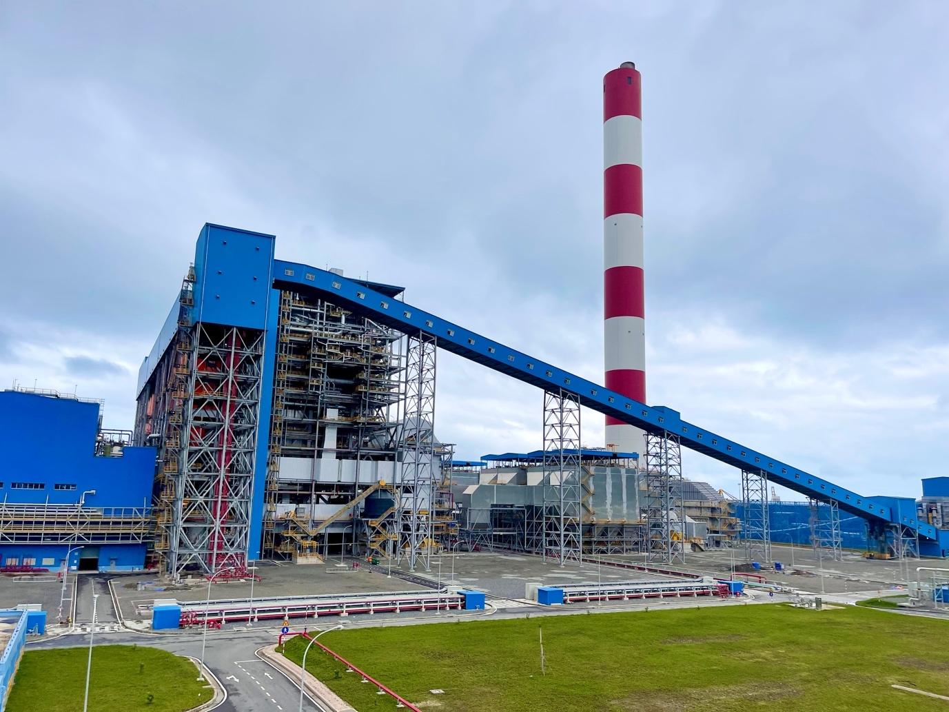 Hội đồng chấp thuận kết quả nghiệm thu hoàn thành dự án Nhà máy Nhiệt điện Vân Phong 1