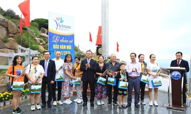 Phú Yên đón những vị khách du lịch đầu tiên đến Mũi Đại Lãnh