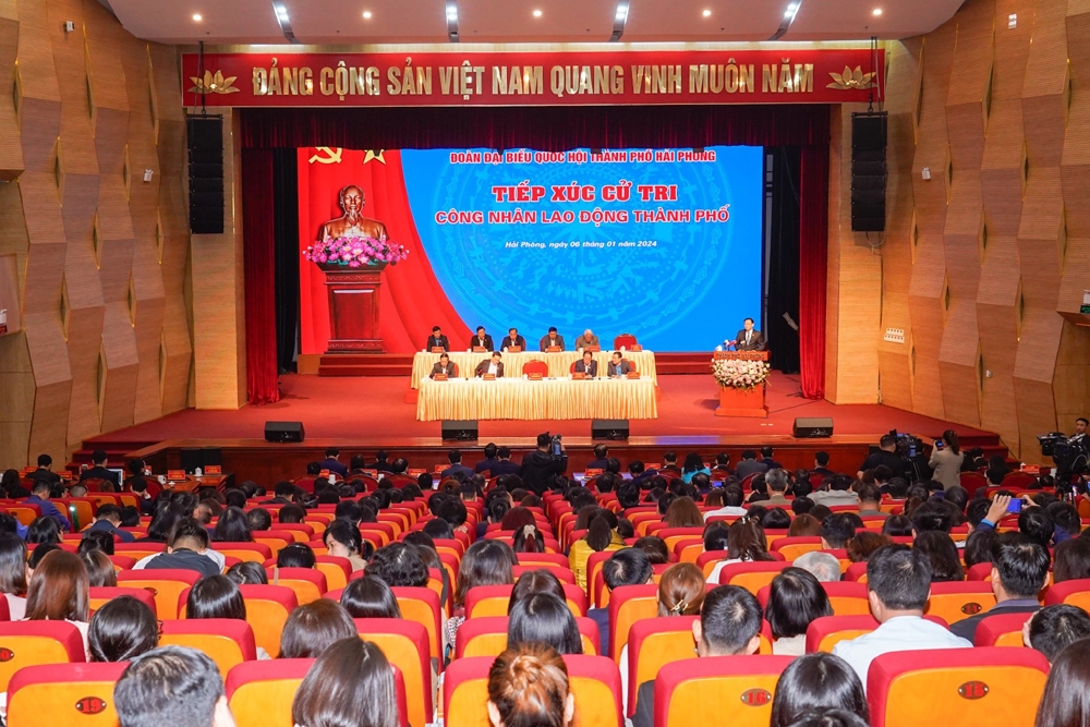 Chủ tịch Quốc hội tiếp xúc cử tri là công nhân, người lao động thành phố Hải Phòng