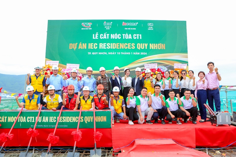 Cất nóc tòa nhà đầu tiên dự án IEC Residences Quy Nhơn