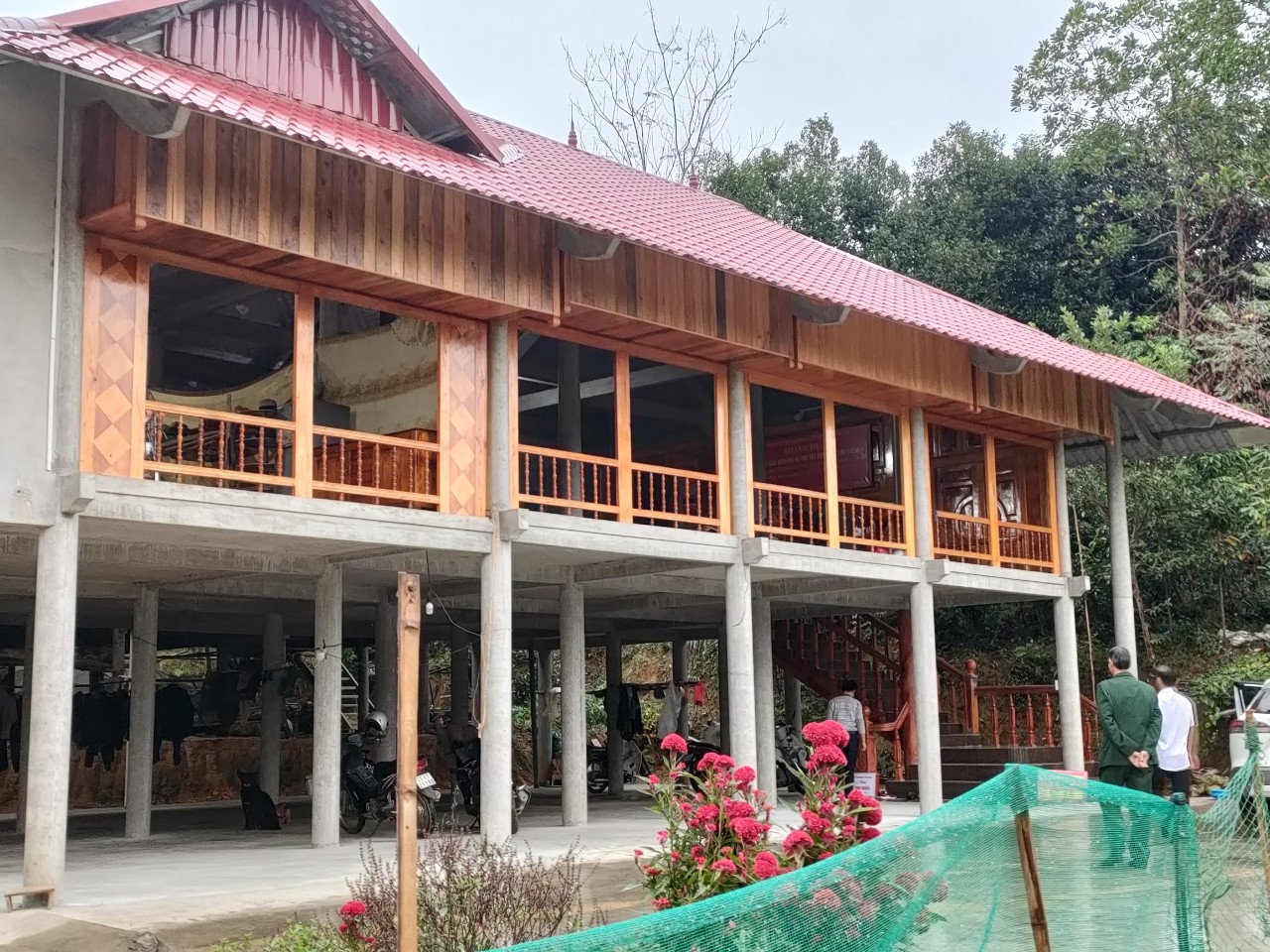 Yên Bái: Bàn giao kinh phí hỗ trợ xây dựng nhà tình nghĩa cho thân nhân liệt sỹ tại Lục Yên