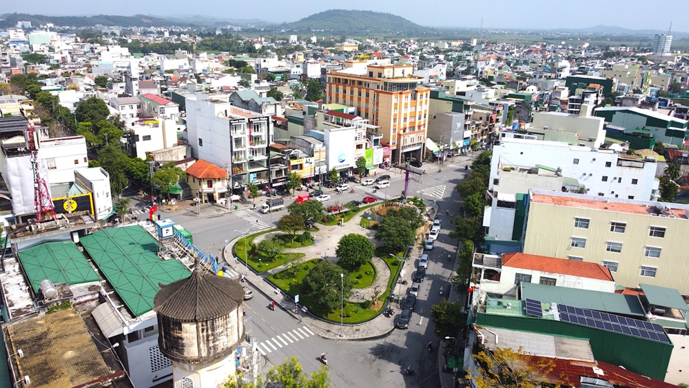 Thành phố Quảng Ngãi: Biến tháp nước bỏ không thành công trình chiếu sáng nghệ thuật