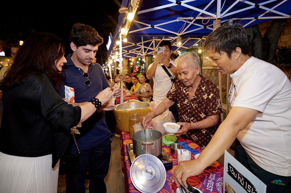 Có một chợ đêm bên biển Vui Phết: cứ mỗi mét vuông lại có đến 10 khách quốc tế