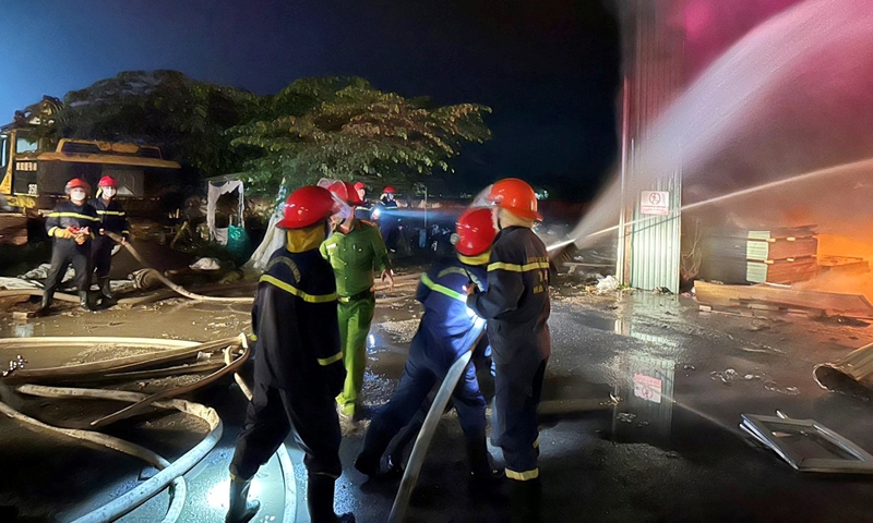 Hà Tĩnh: Cháy xưởng sản xuất gỗ công nghiệp tại huyện Thạch Hà thiệt hại hơn 2,5 tỷ đồng