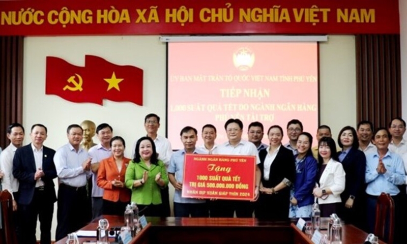 Phú Yên: Tiếp nhận hỗ trợ xây dựng 100 căn nhà Đại đoàn kết và 2.000 suất quà Tết