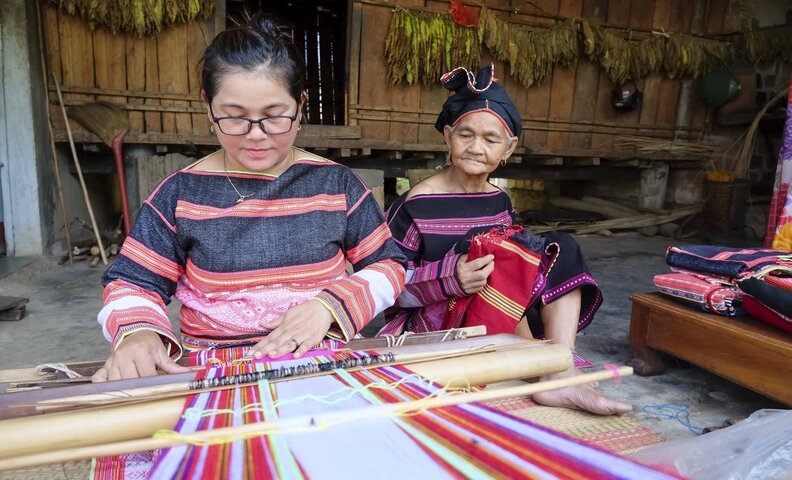Bình Định: Bảo tồn nghề dệt thổ cẩm của người Bana Kriêm