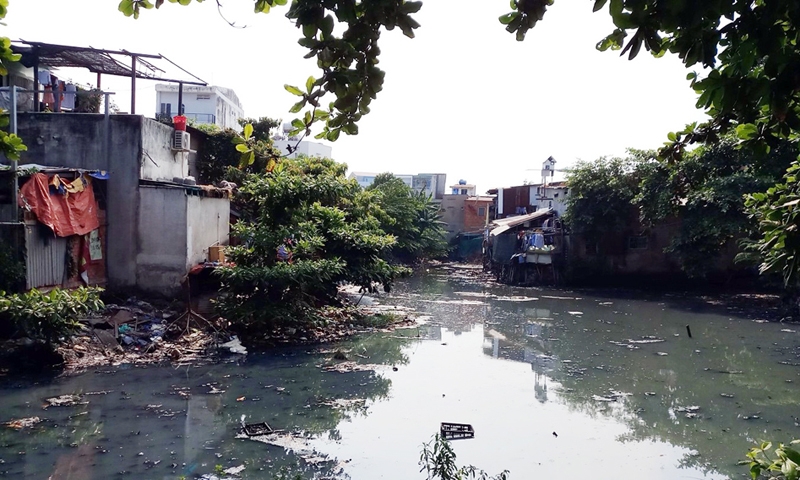 Thành phố Hồ Chí Minh: Dùng vốn ngân sách di dời nhà ven kênh rạch dự kiến chỉ đạt gần 50%