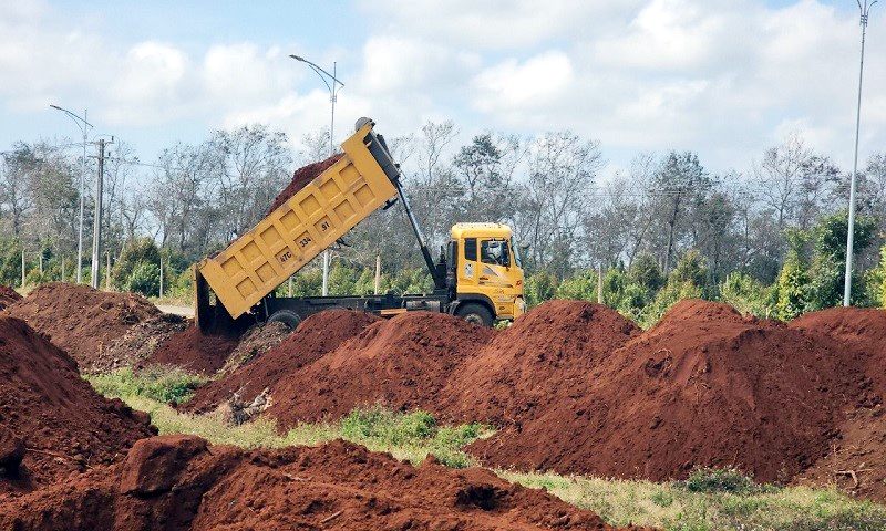 Đắk Lắk: Doanh nghiệp có được phép lấy đất cao tốc để san lấp dự án đường tránh Đông thành phố Buôn Ma Thuột?