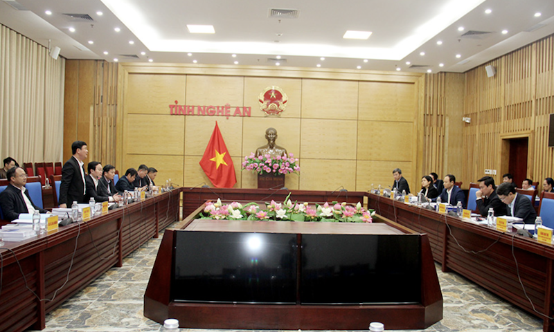 Deputy Minister of Construction Nguyen Tuong Van has a meeting with Nghe An province on the expanded Vinh city