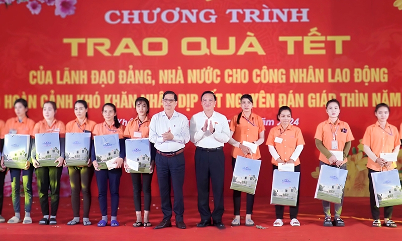 Phó Chủ tịch Quốc hội Nguyễn Khắc Định thăm, chúc Tết tại Khánh Hòa