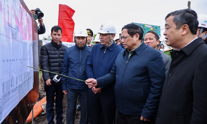 Thủ tướng Phạm Minh Chính kiểm tra tiến độ triển khai dự án đường dây 500kV đoạn qua tỉnh Thái Bình
