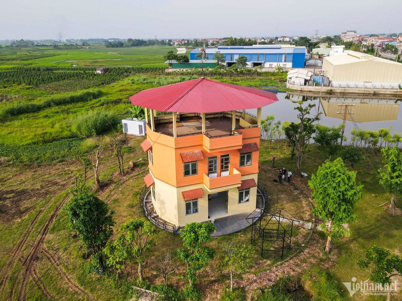 Ngôi nhà có một không hai của bác thợ 70 tuổi ở Bắc Giang, bao người tìm đến xem