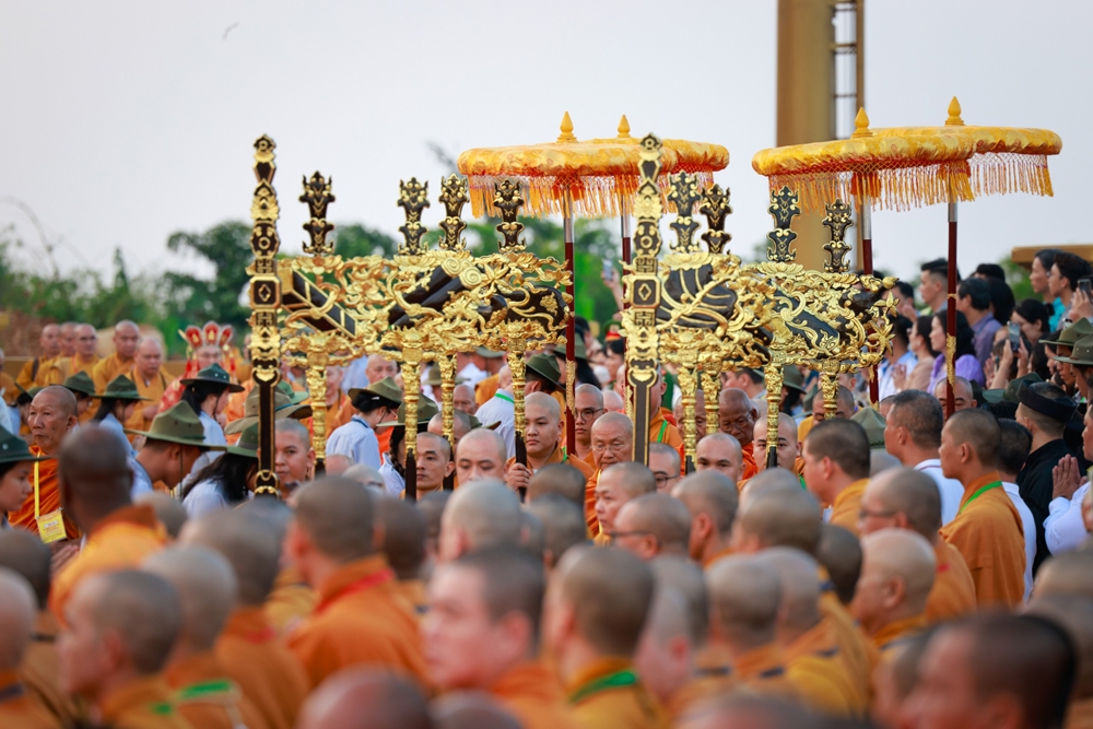 Hơn 500 tăng ni sư tham dự Lễ An vị Tôn tượng Bồ Tát Di Lặc quy mô trên núi Bà Đen, Tây Ninh