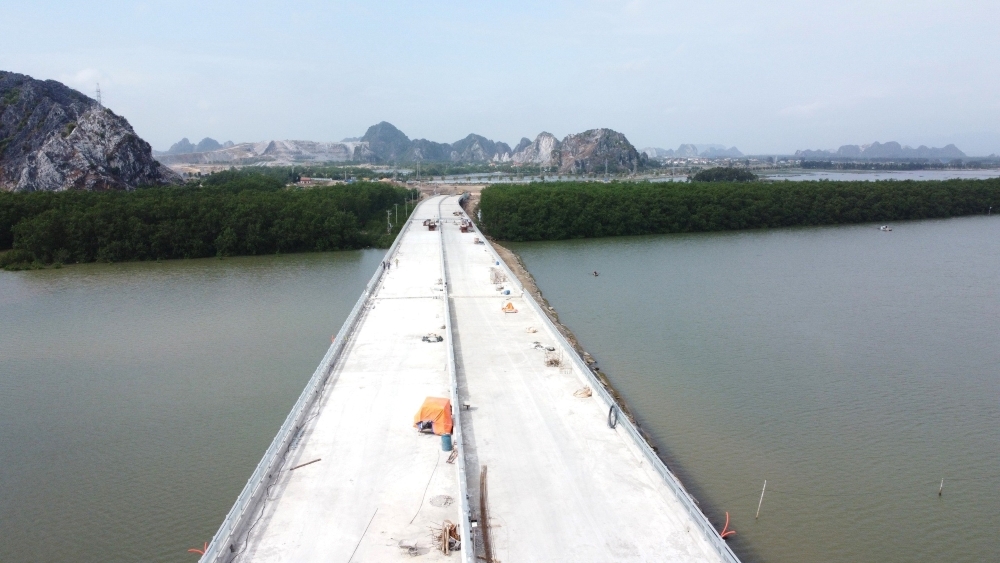 Cầu nghìn tỷ nối Hải Phòng với Quảng Ninh thành hình ngày cận Tết Nguyên đán