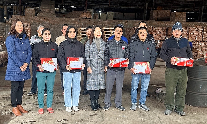 Bắc Ninh: Công đoàn ngành Xây dựng tổ chức thăm hỏi, động viên người lao động dịp Tết Nguyên đán Giáp Thìn 2024