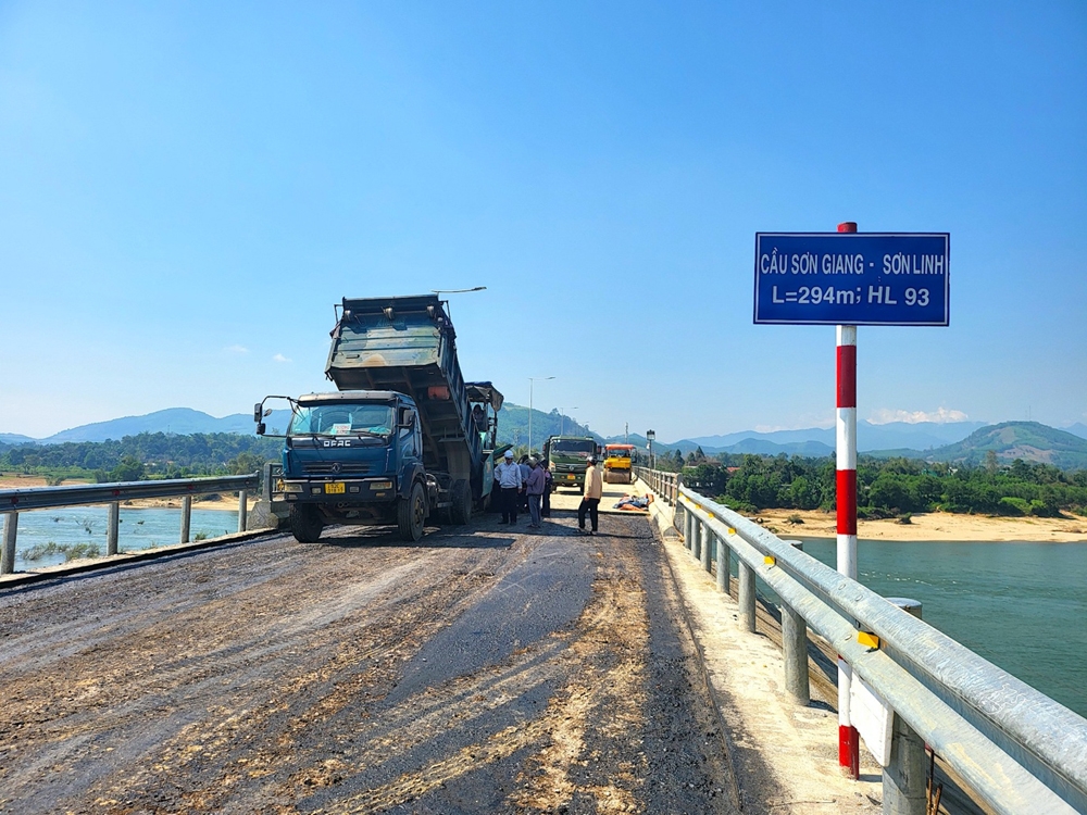 Quảng Ngãi: Thông xe hai cầu trăm tỷ trước thềm Tết Nguyên đán Giáp Thìn