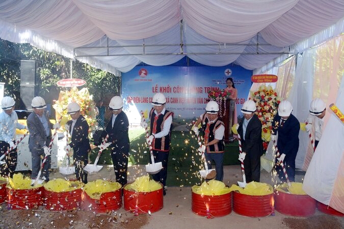 Khởi công Dự án cấp điện cho làng vùng sâu của tỉnh Bình Định